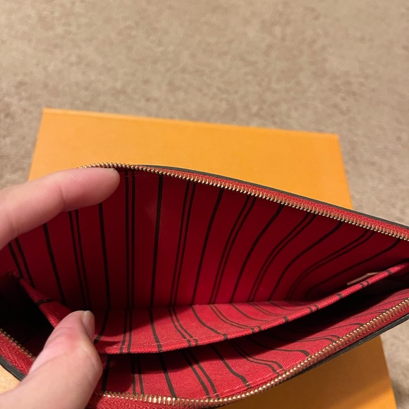 Authentic LV twist wallet. - Picture 5 of 12